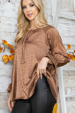 Load image into Gallery viewer, Plus Leopard Long Sleeve Keyhole Top