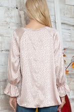 Load image into Gallery viewer, Plus Leopard Long Sleeve Keyhole Top